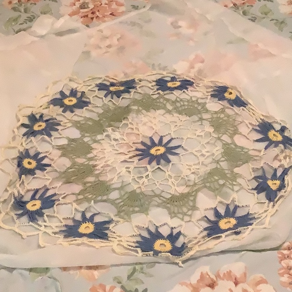 Vintage crocheted table topper beige green blue yellow floral pattern 23…